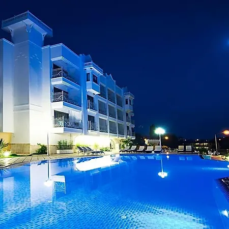 מלון Lavista Boutique 4*