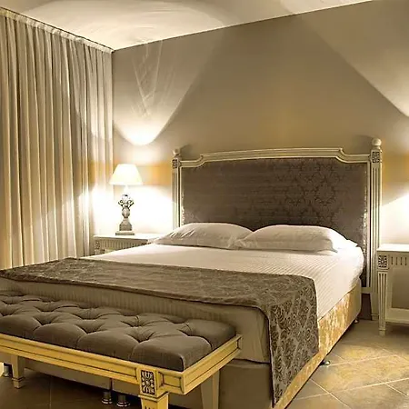 מלון Lavista Boutique 4*